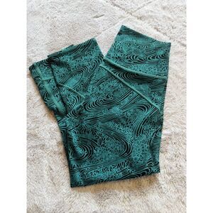 Lululemon In Movement Crop *Everlux 19" SZ 4   Kitakami Spirit Green Black
